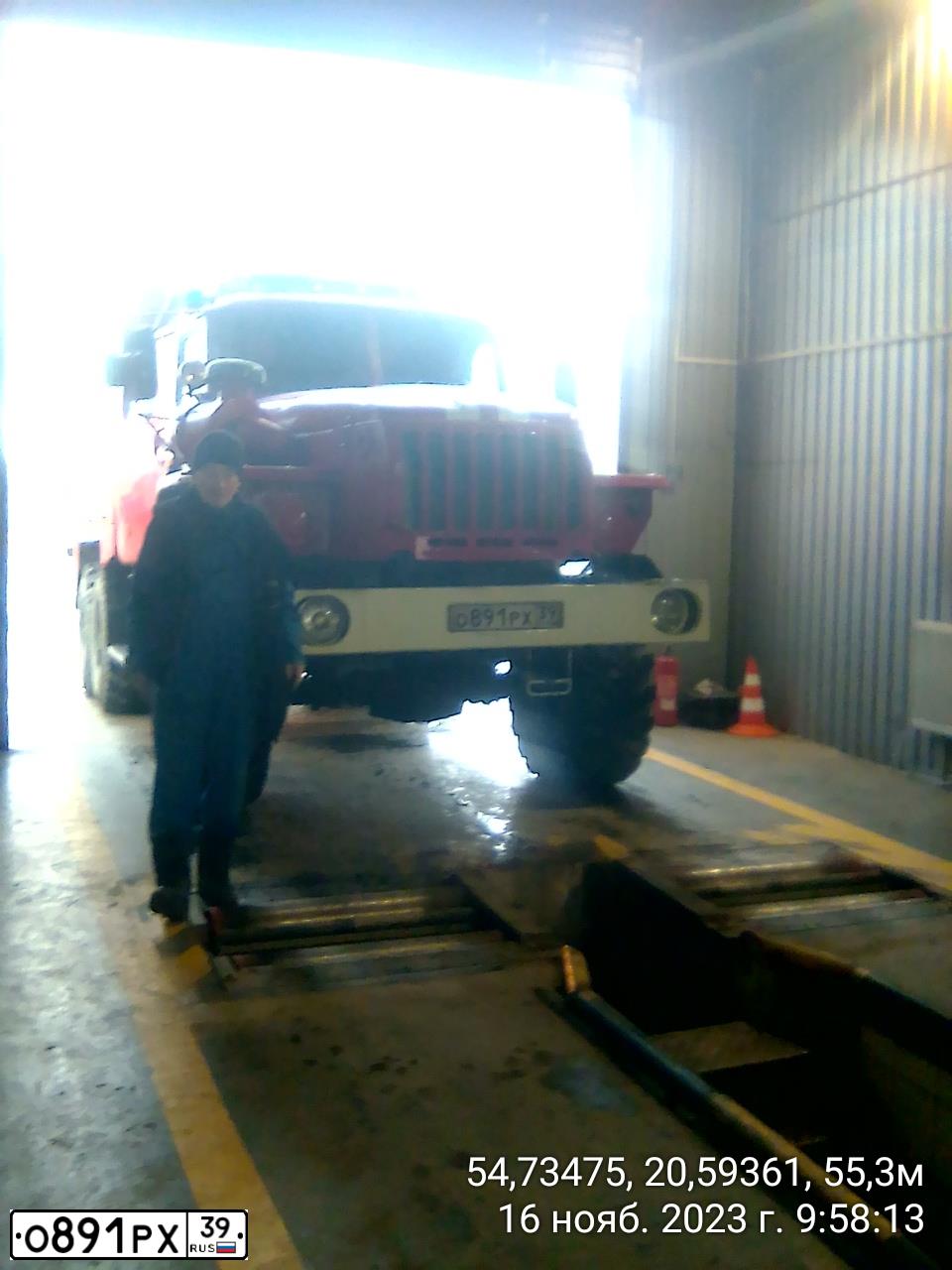 Фото автомобиля URAL 5557 /6X6/, 2009 — госномер О891РХ39. Цвет: ГОСТ Р 50574-02