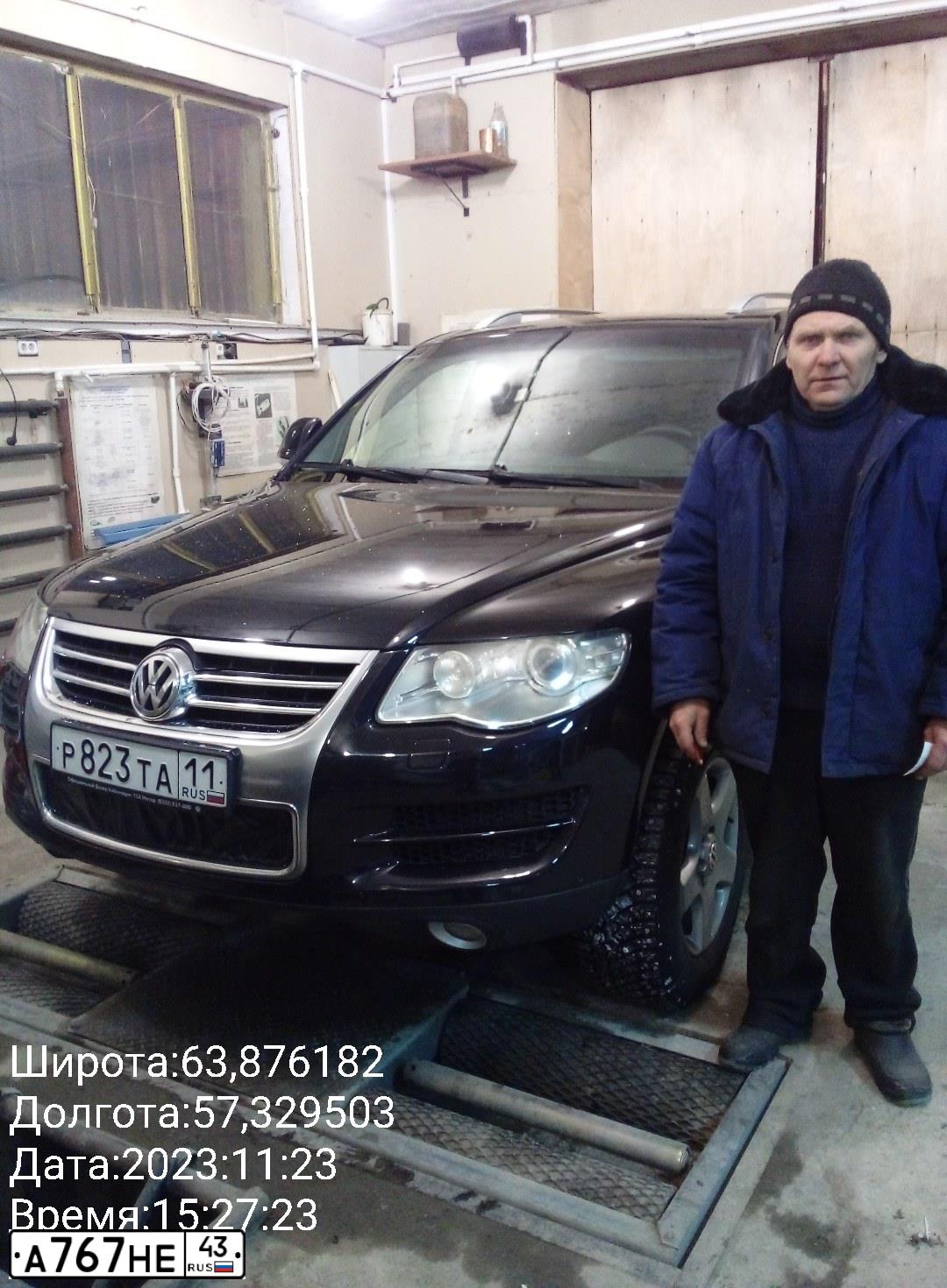 Фото автомобиля VOLKSWAGEN TOUAREG, 2007 — госномер Р823ТА11. Цвет: ЧЕРНЫЙ
