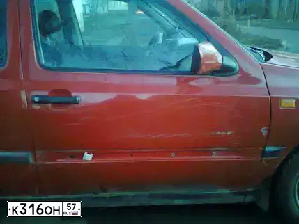 Фото автомобиля VOLKSWAGEN GOLF, 1995 — госномер К316ОН57. Цвет: КРАСНЫЙ