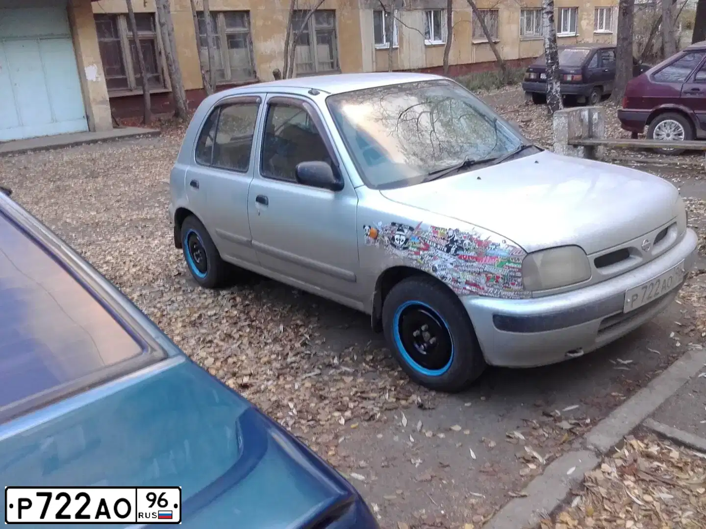 Фото автомобиля НИССАН МАРЧ НИССАН МАРЧ, 1997 — госномер Р722АО96. Цвет: Серый