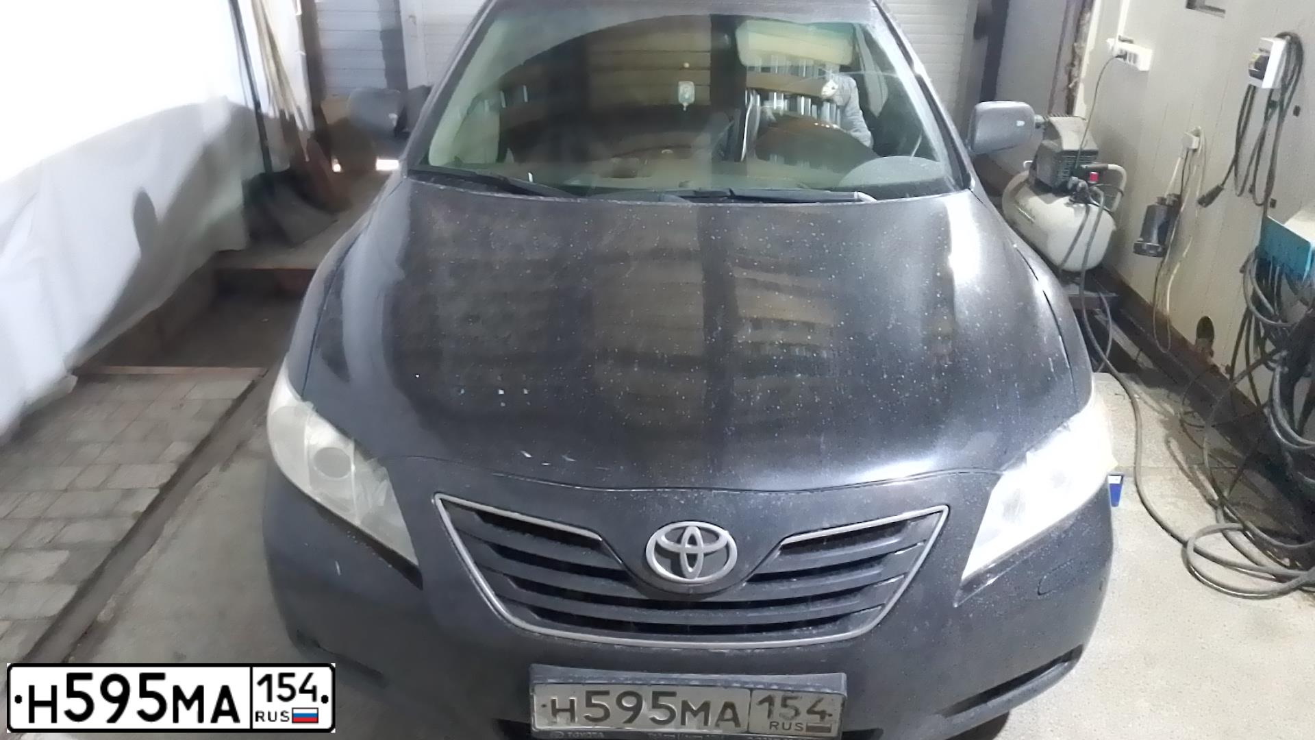 Фото автомобиля TOYOTA CAMRY, 2008 — госномер Е952РВ22. Цвет: ЧЕРНЫЙ