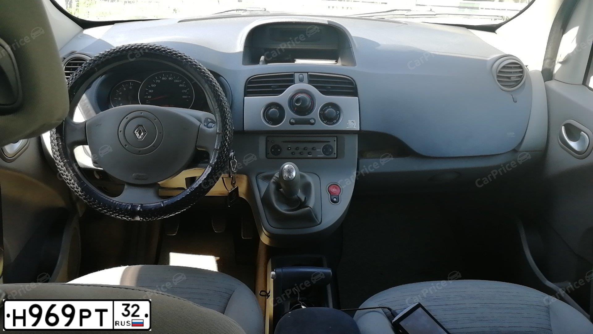 Фото автомобиля RENAULT KANGOO, 2008 — госномер Р053ВУ32. Цвет: СЕРЫЙ