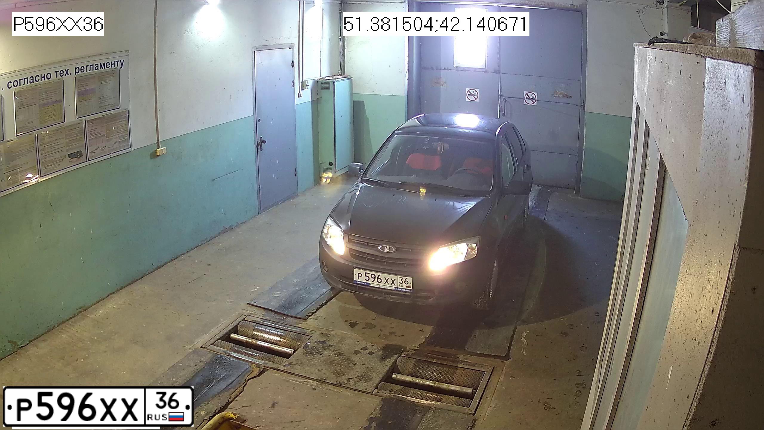 Фото автомобиля LADA 2172 PRIORA, 2011 — госномер Т416МА136. Цвет: СВЕТЛО-СЕРЕБ МЕТАЛЛ