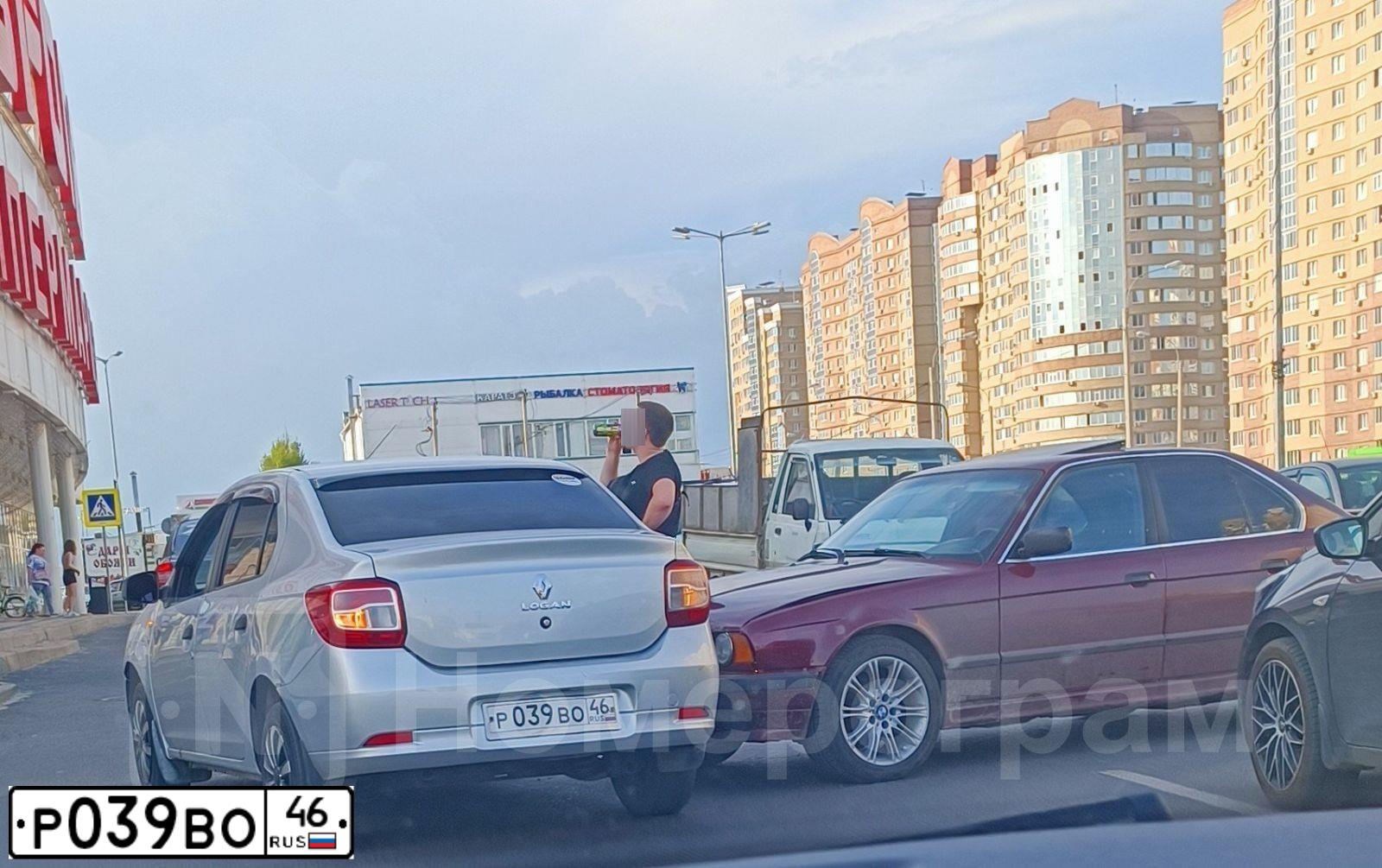 Фото автомобиля RENAULT LOGAN, 2014 — госномер С854ВЕ46. Цвет: СВЕТЛО-СЕРЫЙ