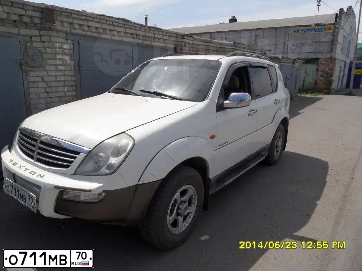Фото автомобиля SSANGYONG REXTON, 2003 — госномер Х760КХ45. Цвет: БЕЛЫЙ СЕРЫЙ