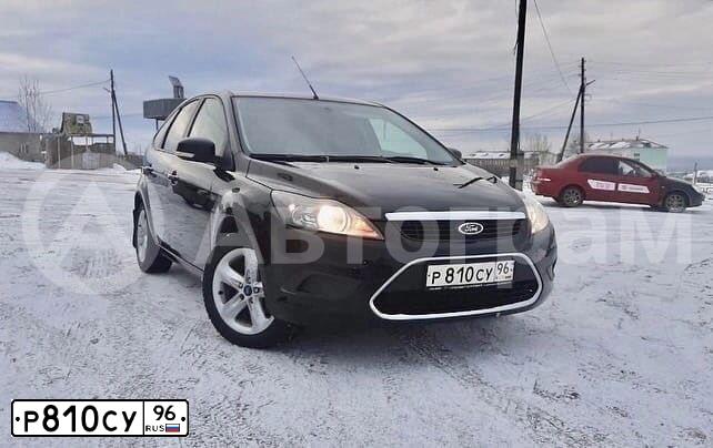 Фото автомобиля FORD FOCUS, 2010 — госномер Р810СУ96. Цвет: ЧЕРНЫЙ