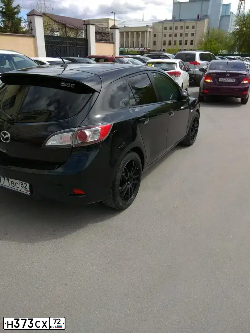 Фото автомобиля HYUNDAI SOLARIS, 2011 — госномер У323УМ72. Цвет: ФИОЛЕТОВЫЙ