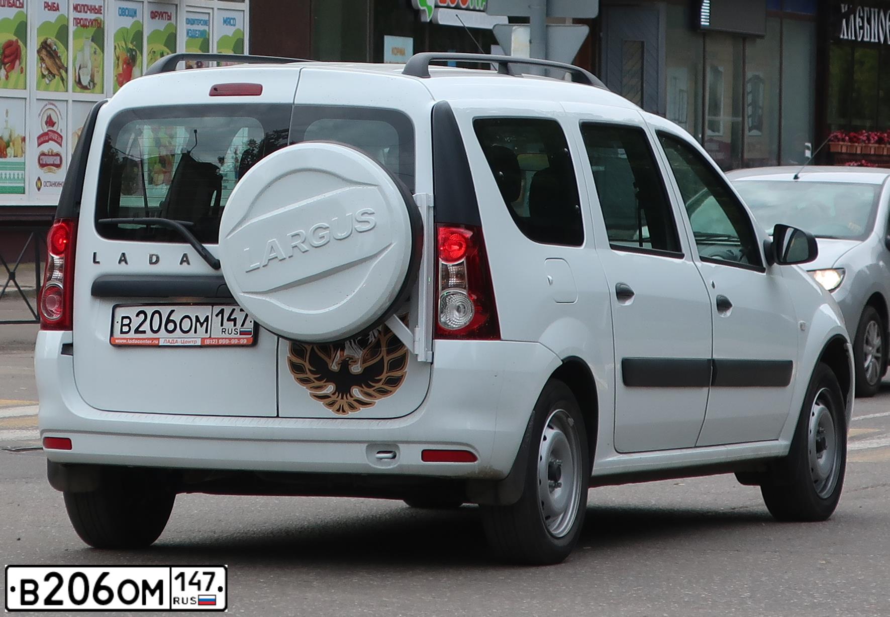 Фото автомобиля LADA LARGUS, 2020 — госномер В206ОМ147. Цвет: Белый