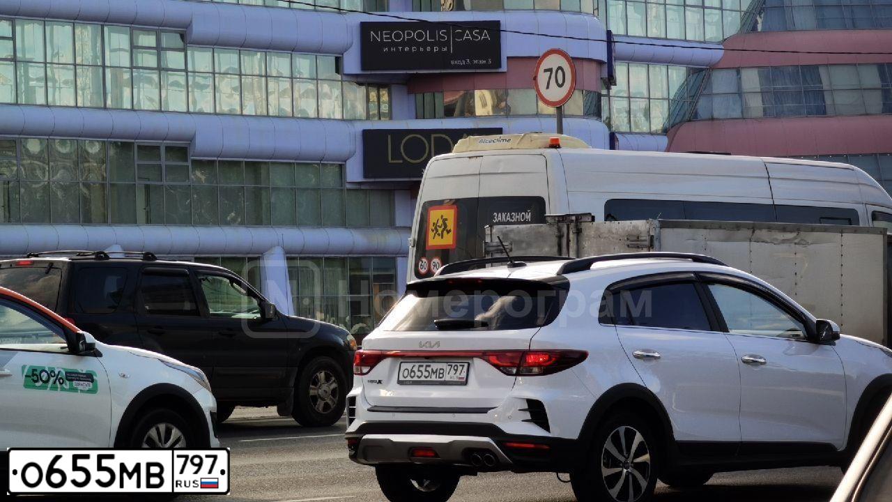 Фото автомобиля KIA RIO, 2021 — госномер О655МВ797. Цвет: Белый