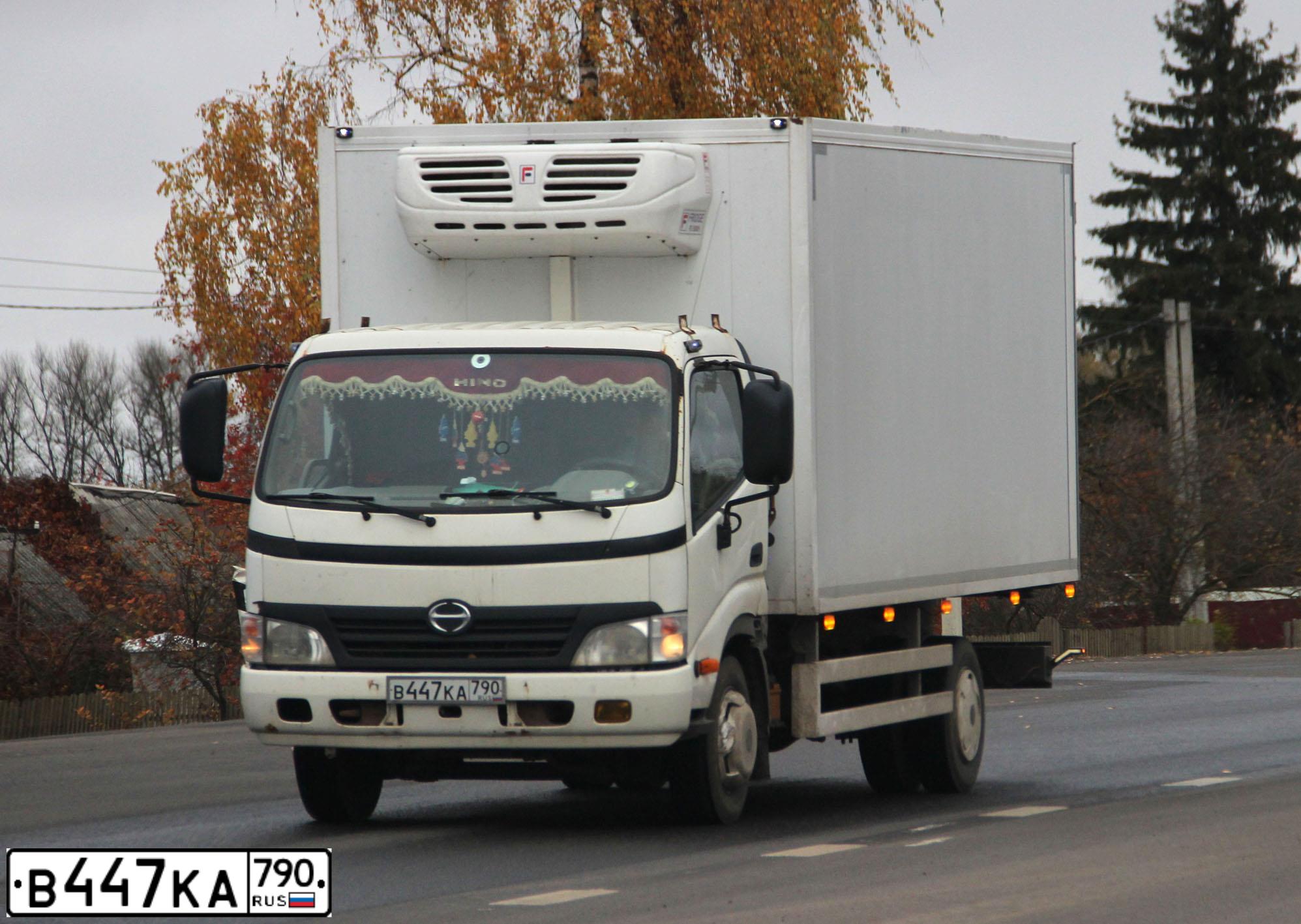 Фото автомобиля HINO 300-SERIE, 2011 — госномер В447КА790. Цвет: Белый