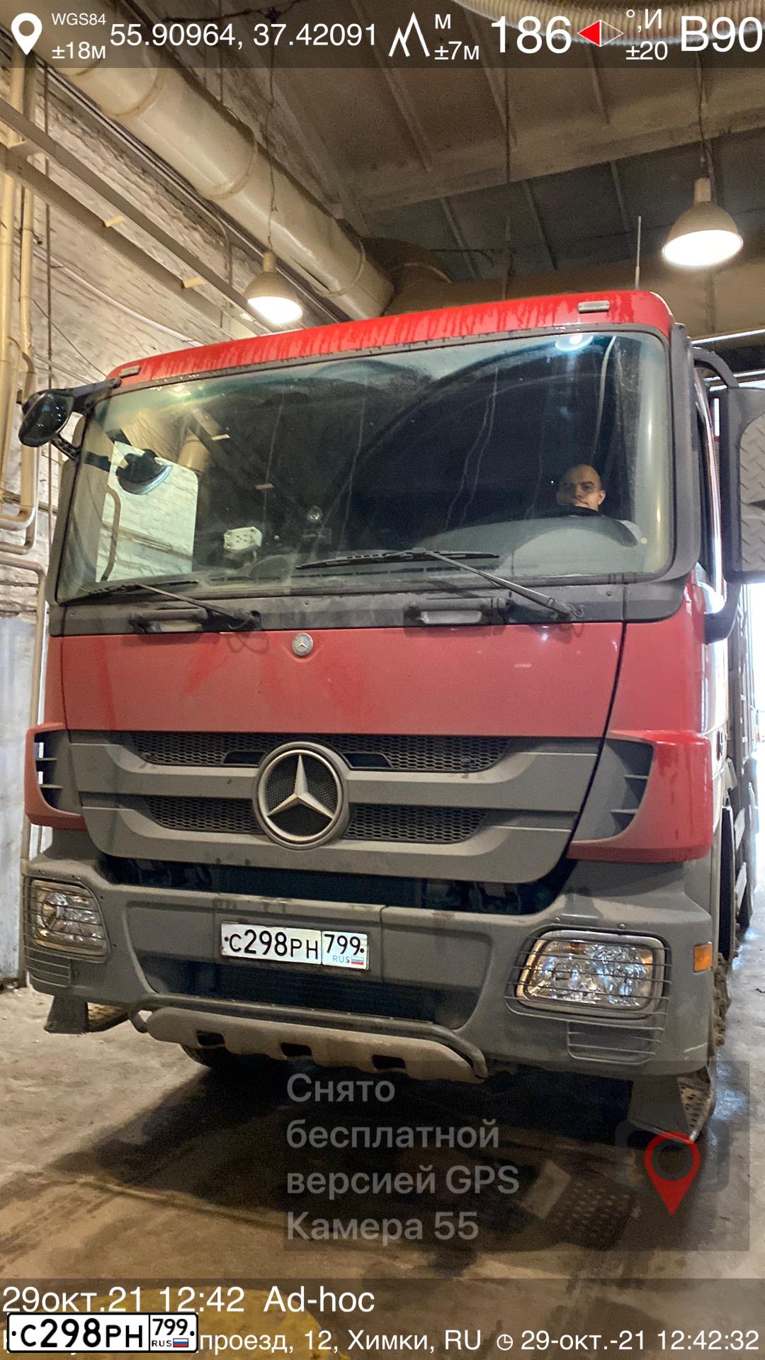Фото автомобиля MERCEDES ACTROS, 2019 — госномер С298РН799. Цвет: Красный