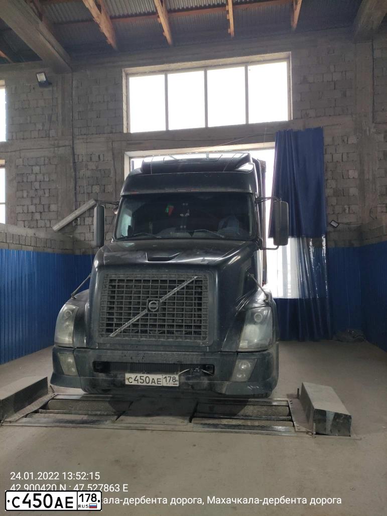 Фото автомобиля VOLVO VNL, 2004 — госномер Т568КХ05