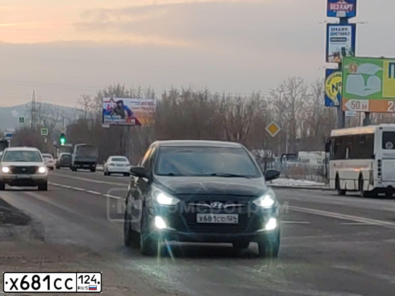 Фото автомобиля HYUNDAI SOLARIS, 2012 — госномер Х681СС124. Цвет: ЧЕРНЫЙ