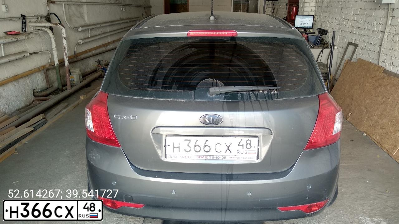 Фото автомобиля KIA CEE'D, 2011 — госномер Н366СХ48. Цвет: СЕРЕБРИСТЫЙ