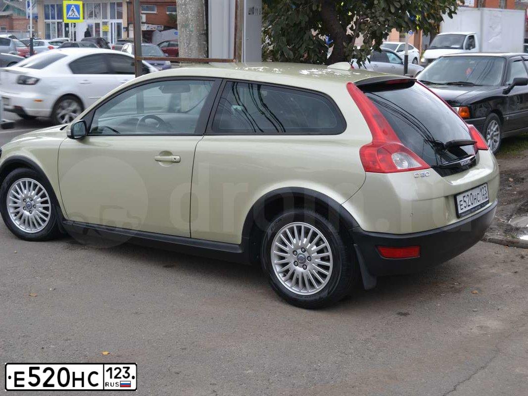 Фото автомобиля VOLVO C30, 2007 — госномер А030СО61. Цвет: СВЕТЛО-ЗЕЛЕНЫЙ