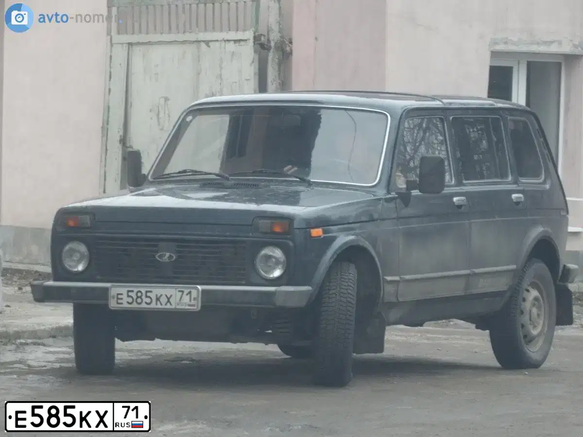 Фото автомобиля LADA 2131 NIVA, 2007 — госномер Е585КХ71. Цвет: Темно-зеленый