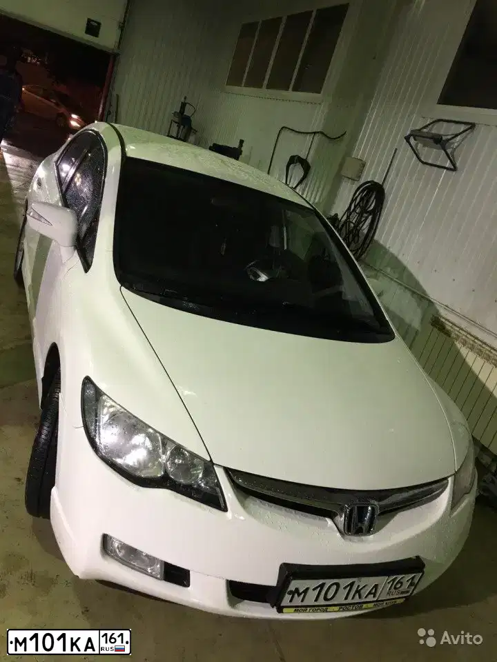 Фото автомобиля TOYOTA CAMRY, 2014 — госномер Р001ХВ61. Цвет: ЧЕРНЫЙ МЕТАЛЛИК