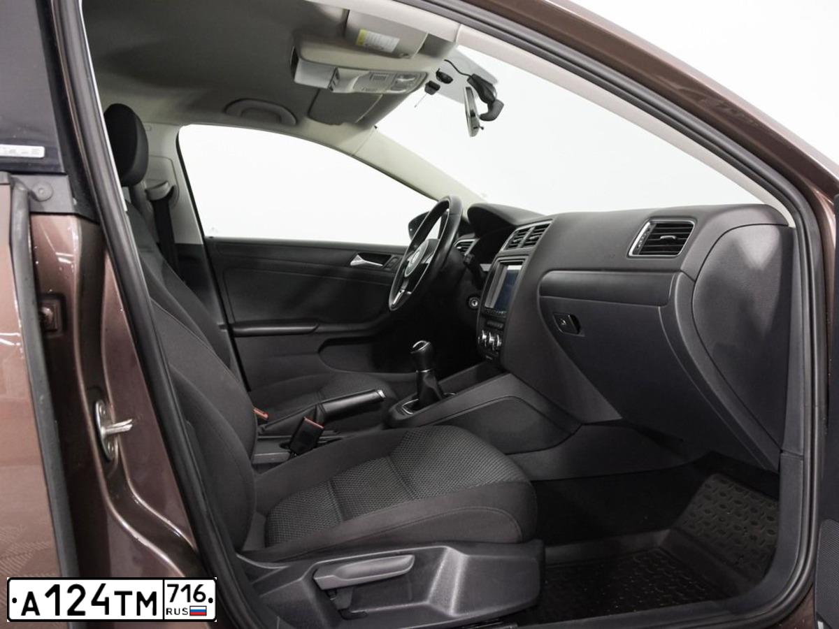 Фото автомобиля VOLKSWAGEN JETTA, 2014 — госномер О444ВА750. Цвет: Коричневый