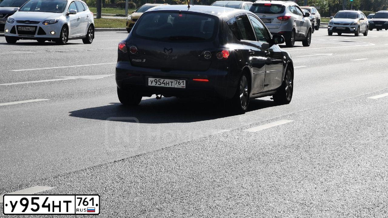 Фото автомобиля MAZDA 3, 2008 — госномер У954НТ761. Цвет: Серый