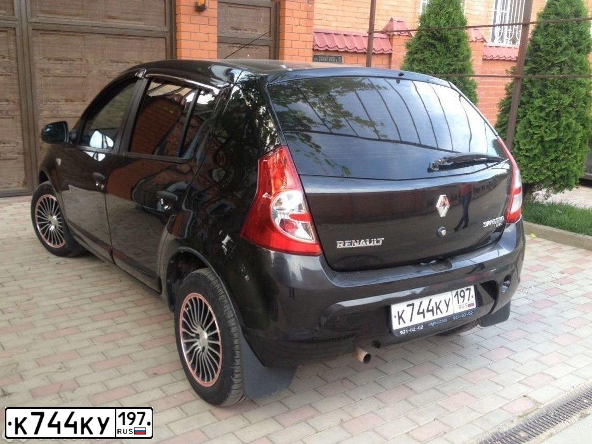 Фото автомобиля RENAULT SANDERO, 2011 — госномер К744КУ197. Цвет: ЧЕРНЫЙ