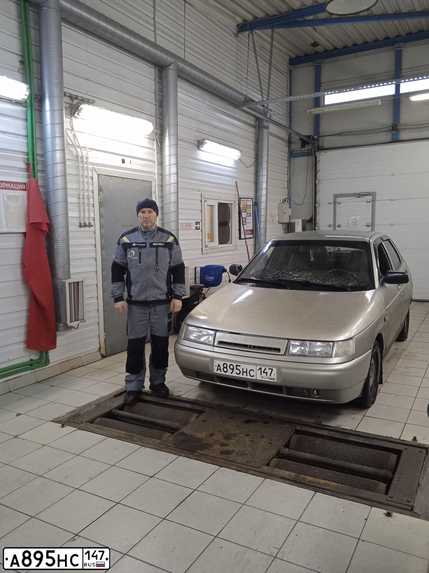 Фото автомобиля LADA 2112, 2006 — госномер Т833ЕР198. Цвет: СЕРЕБРИСТО-БЕЖЕВЫЙ