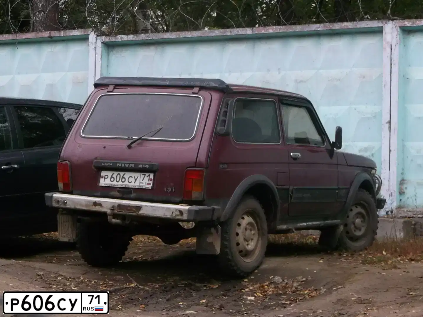 Фото автомобиля LADA 2121 NIVA, 2002 — госномер Р606СУ71. Цвет: ТЕМНО-БОРДОВЫЙ
