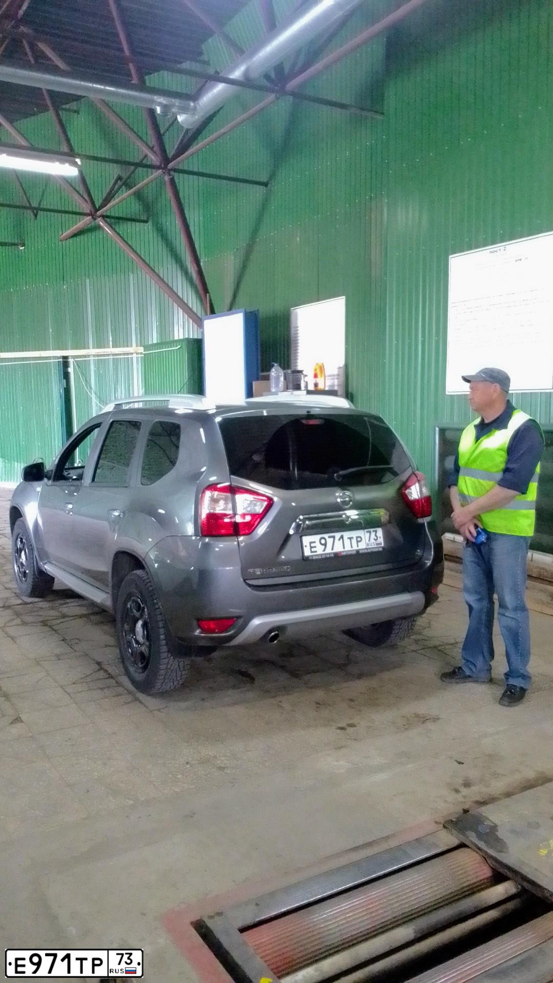Фото автомобиля NISSAN TERRANO, 2017 — госномер Е971ТР73. Цвет: СЕРЫЙ