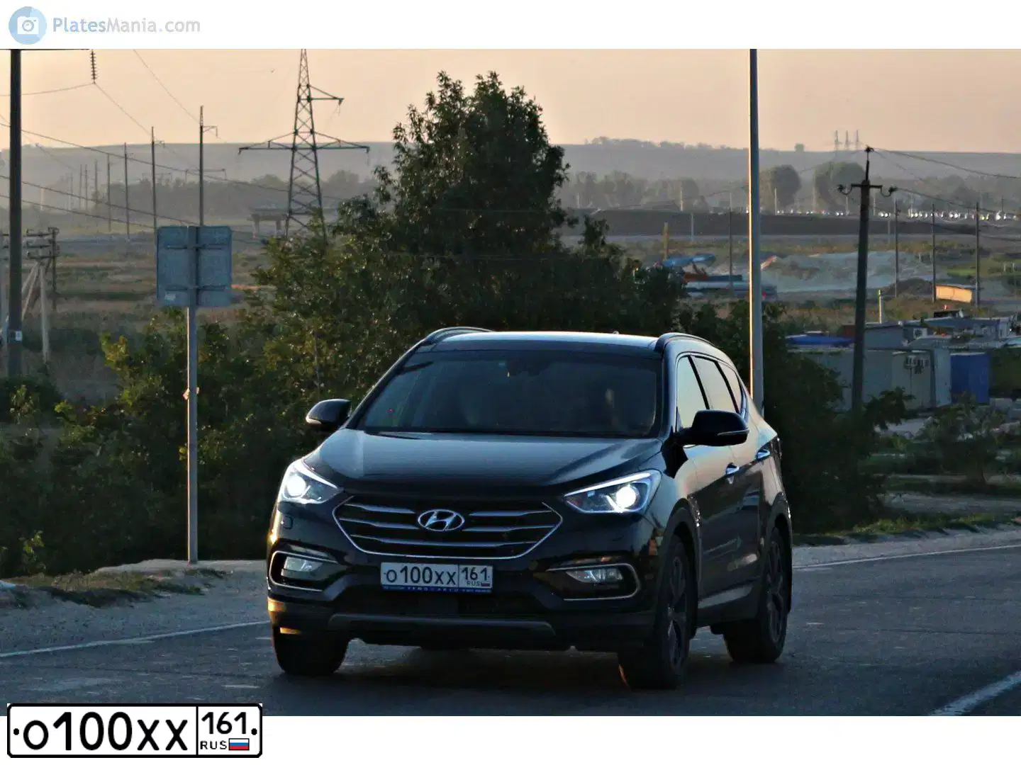 Фото автомобиля HYUNDAI SANTA FE, 2018 — госномер О100ХХ161. Цвет: ЧЕРНЫЙ