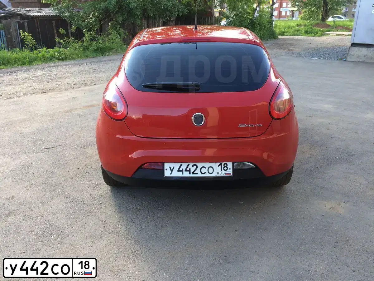 Фото автомобиля FIAT BRAVA / BRAVO, 2008 — госномер У442СО18. Цвет: Красный