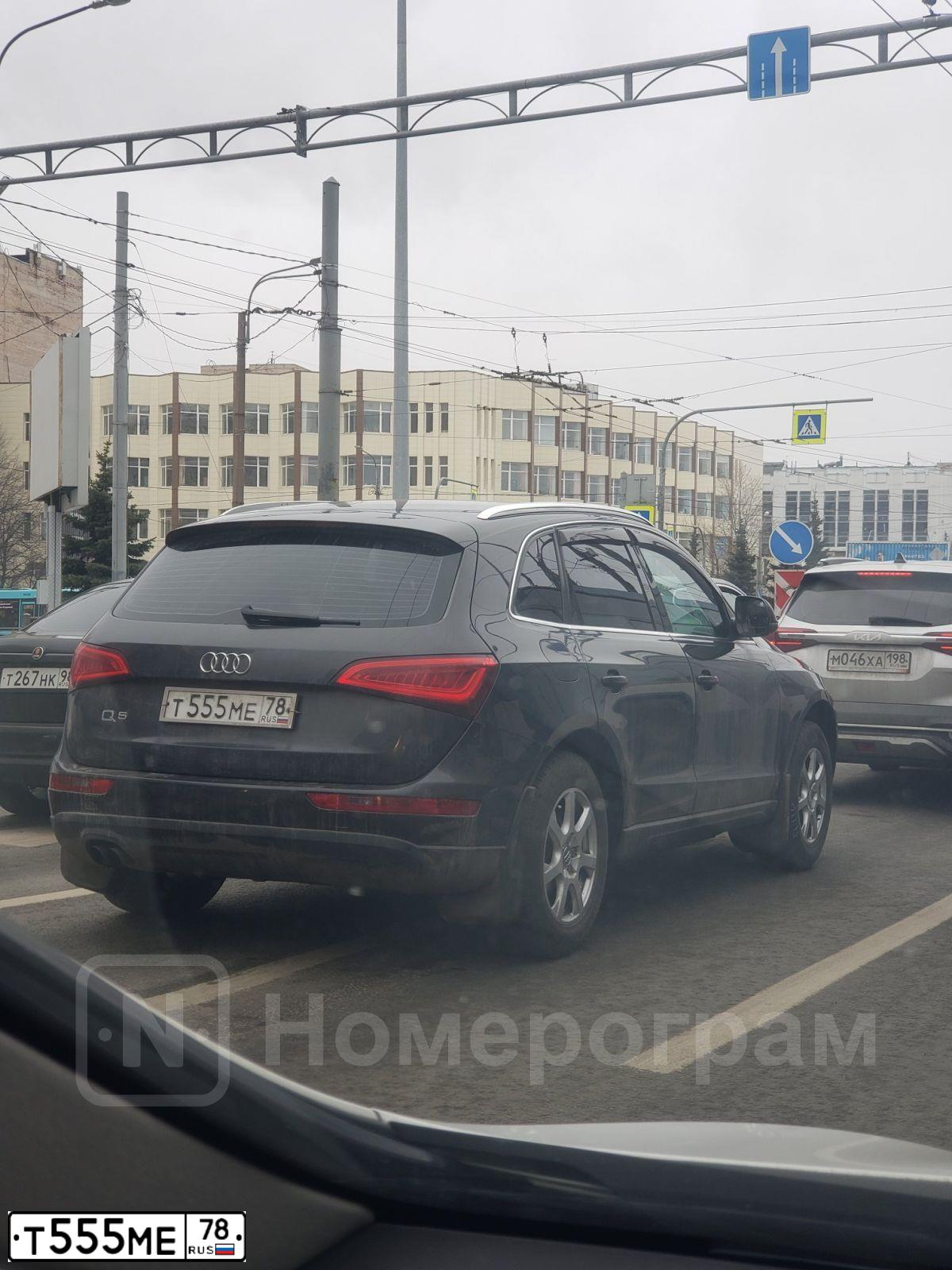 Фото автомобиля AUDI Q5, 2009 — госномер Т555МЕ78. Цвет: ЧЕРНО-СЕРЫЙ