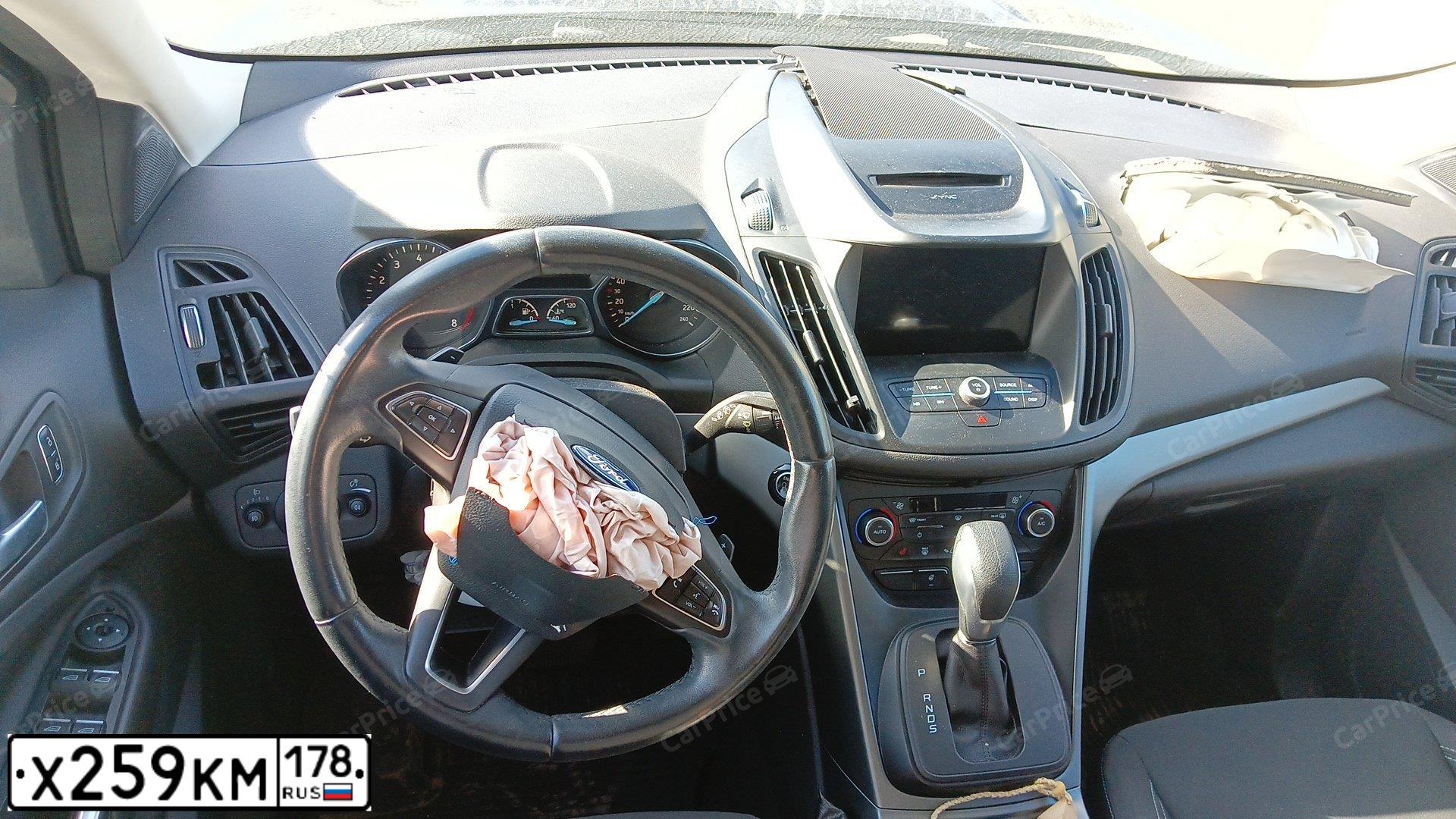 Фото автомобиля FORD KUGA, 2017 — госномер Х286АЕ550. Цвет: СЕРЫЙ