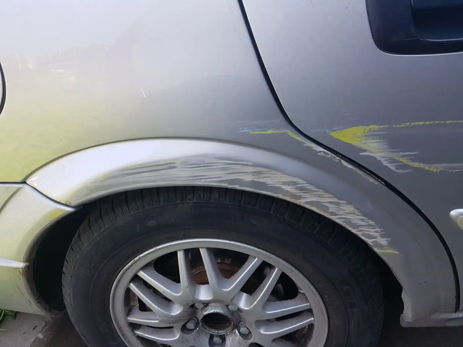 Фото автомобиля CHEVROLET VIVA, 2006 — госномер К472УЕ178. Цвет: Светло-Серебристый металлик