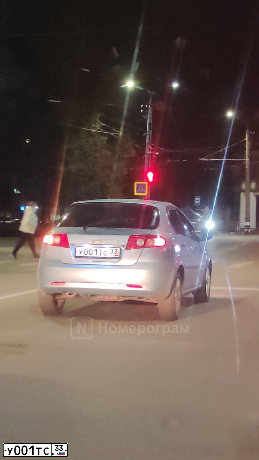 Фото автомобиля CHEVROLET LACETTI, 2012 — госномер У001ТС33. Цвет: голубой