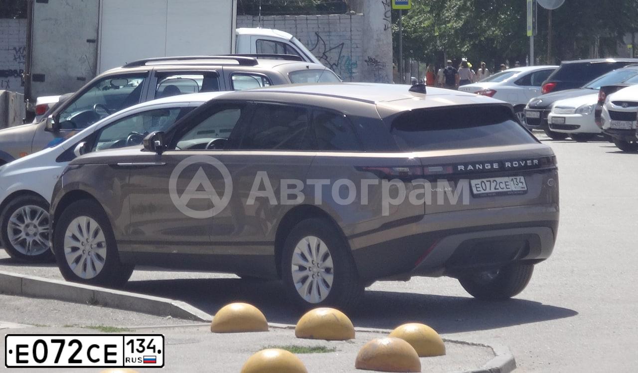 Фото автомобиля LANDROVER RANGE ROVER VELAR, 2019 — госномер Е072СЕ134. Цвет: СЕРО-КОРИЧНЕВЫЙ