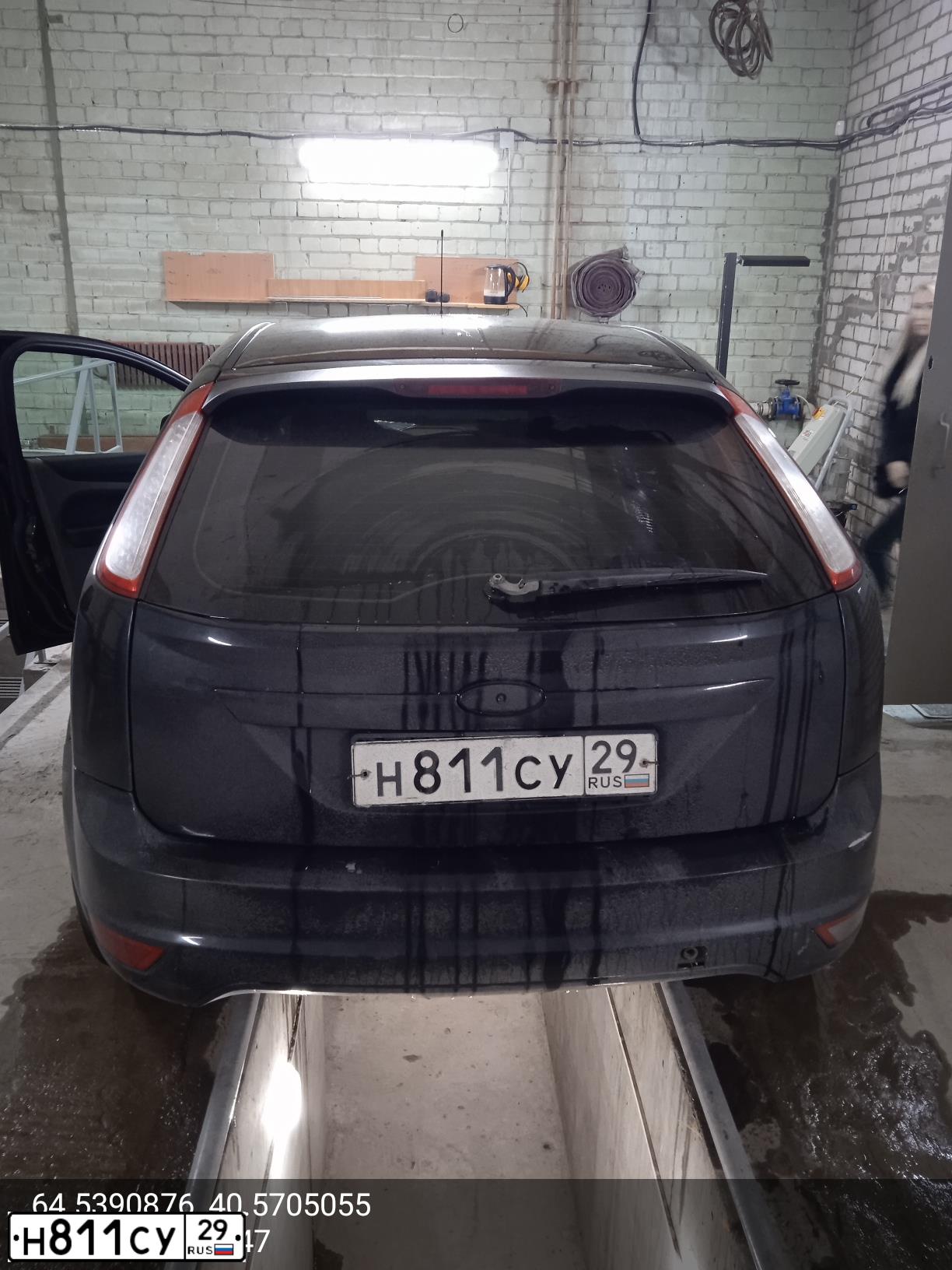 Фото автомобиля FORD FOCUS, 2008 — госномер Н811СУ29. Цвет: ЧЕРНЫЙ