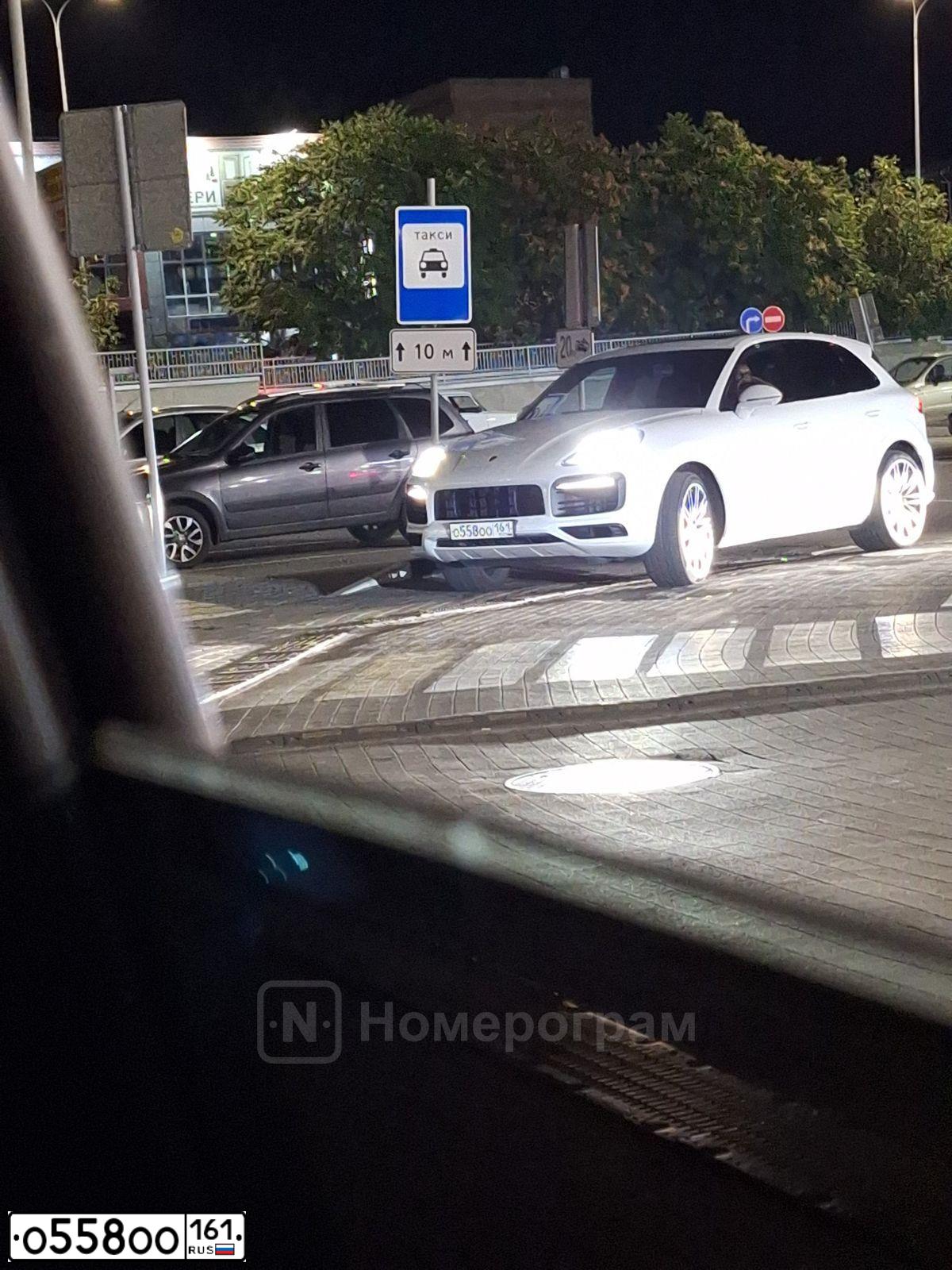 Фото автомобиля INFINITI QX70, 2013 — госномер В285ВС180. Цвет: Белый