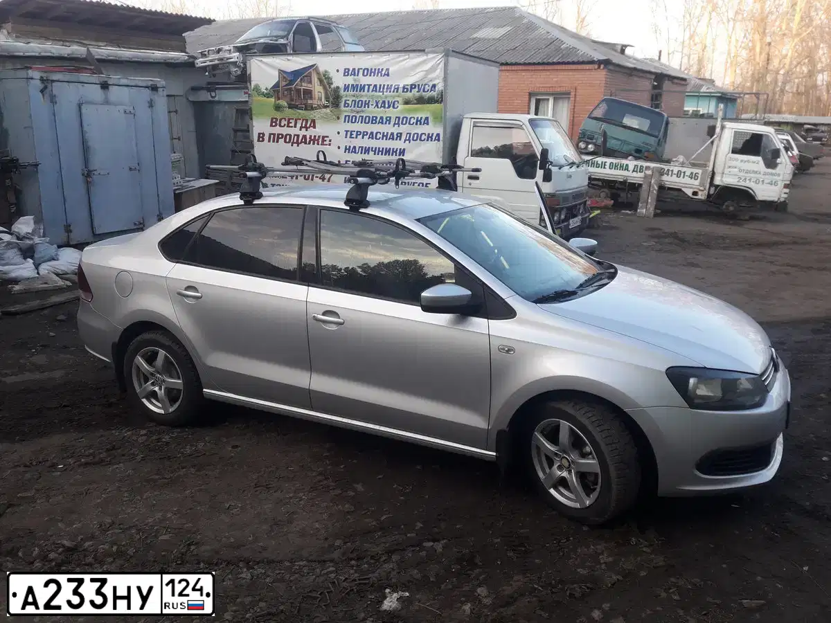 Фото автомобиля VOLKSWAGEN POLO, 2012 — госномер В005ЕК24. Цвет: СЕРЫЙ