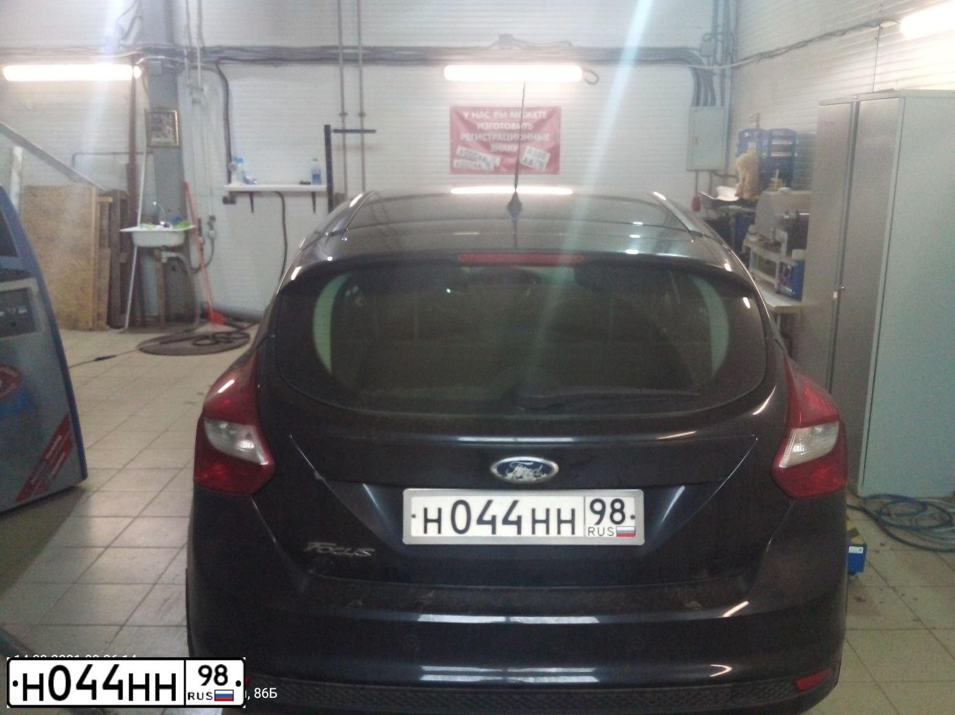 Фото автомобиля FORD FOCUS, 2013 — госномер Н044НН98. Цвет: ЧЕРНЫЙ