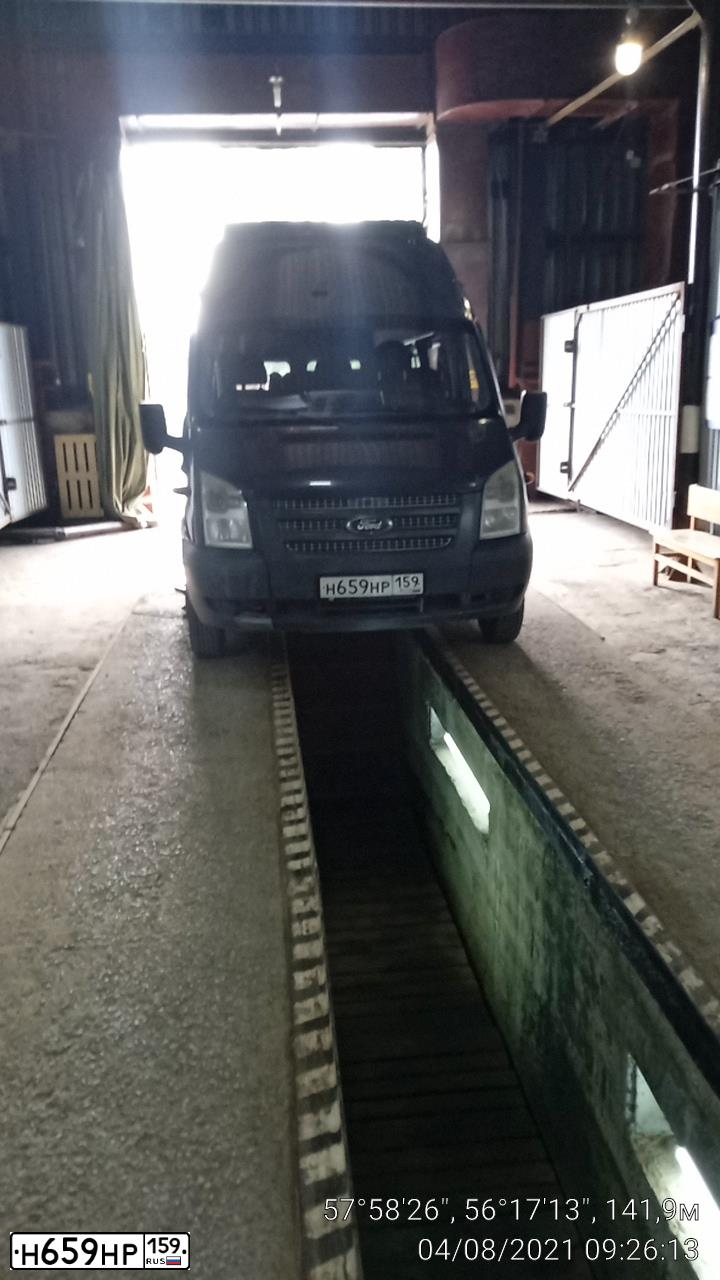 Фото автомобиля FORD TRANSIT, 2012 — госномер У210АС96. Цвет: ФИОЛЕТОВО-ЧЕРНЫЙ