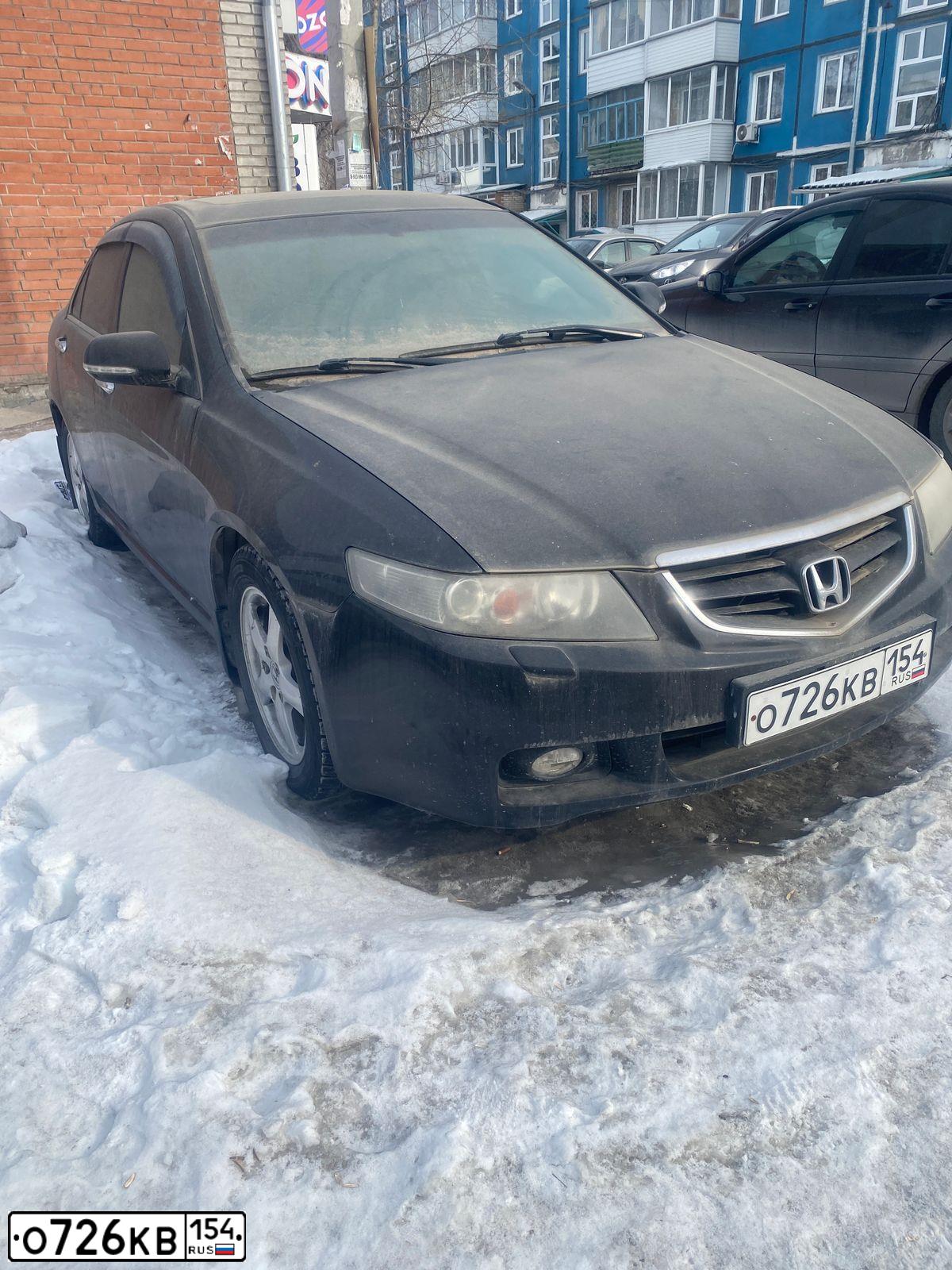 Фото автомобиля HONDA ACCORD, 2004 — госномер О726КВ154. Цвет: ЧЕРНЫЙ