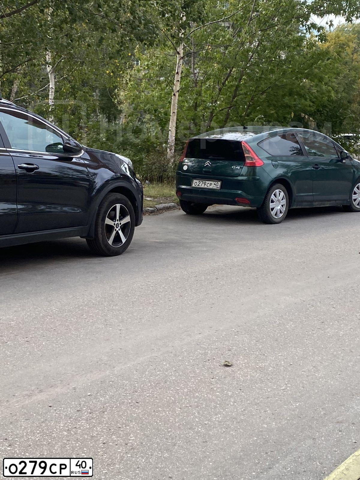 Фото автомобиля CITROEN C4, 2005 — госномер М014НК13. Цвет: ЗЕЛЕНЫЙ