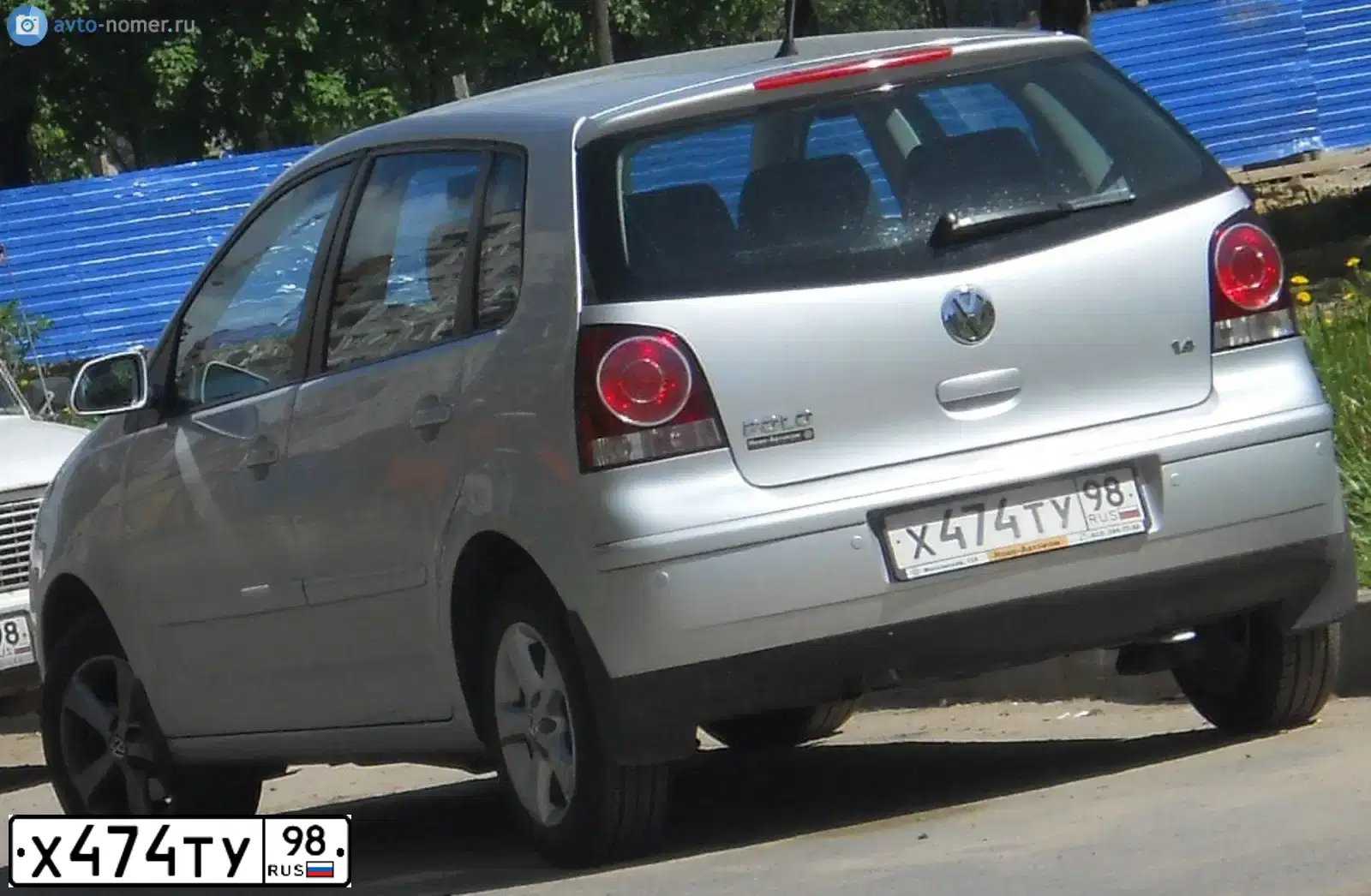 Фото автомобиля VOLKSWAGEN POLO, 2008 — госномер Х474ТУ98. Цвет: СЕРЕБРИСТЫЙ