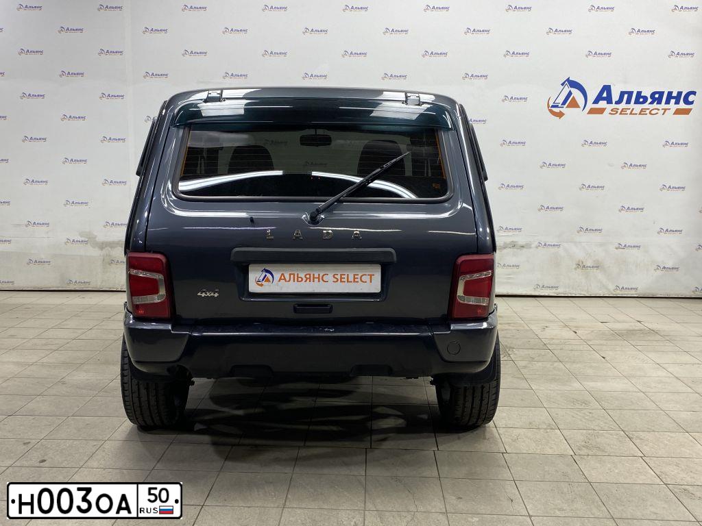 Фото автомобиля МЕРСЕДЕС-БЕНЦ E 200 4MATIC, 2021 — госномер Н003ОА50. Цвет: ЧЕРНЫЙ