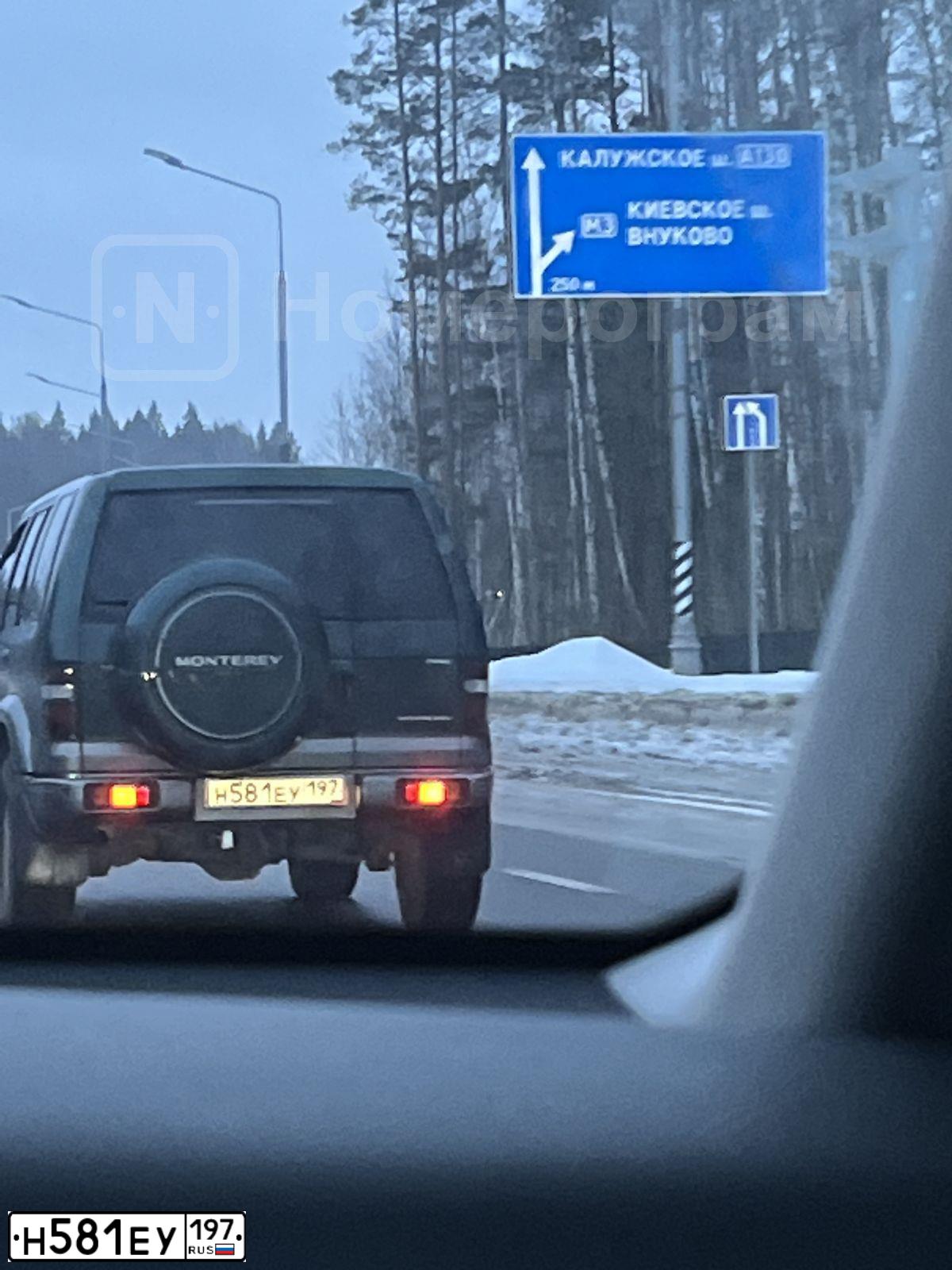 Фото автомобиля OPEL MONTEREY, 1997 — госномер Н581ЕУ197. Цвет: ЗЕЛЕНЫЙ ТЕМНЫЙ