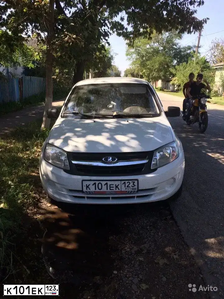 Фото автомобиля LADA 2190 GRANTA, 2012 — госномер Н050ОХ126. Цвет: Белый