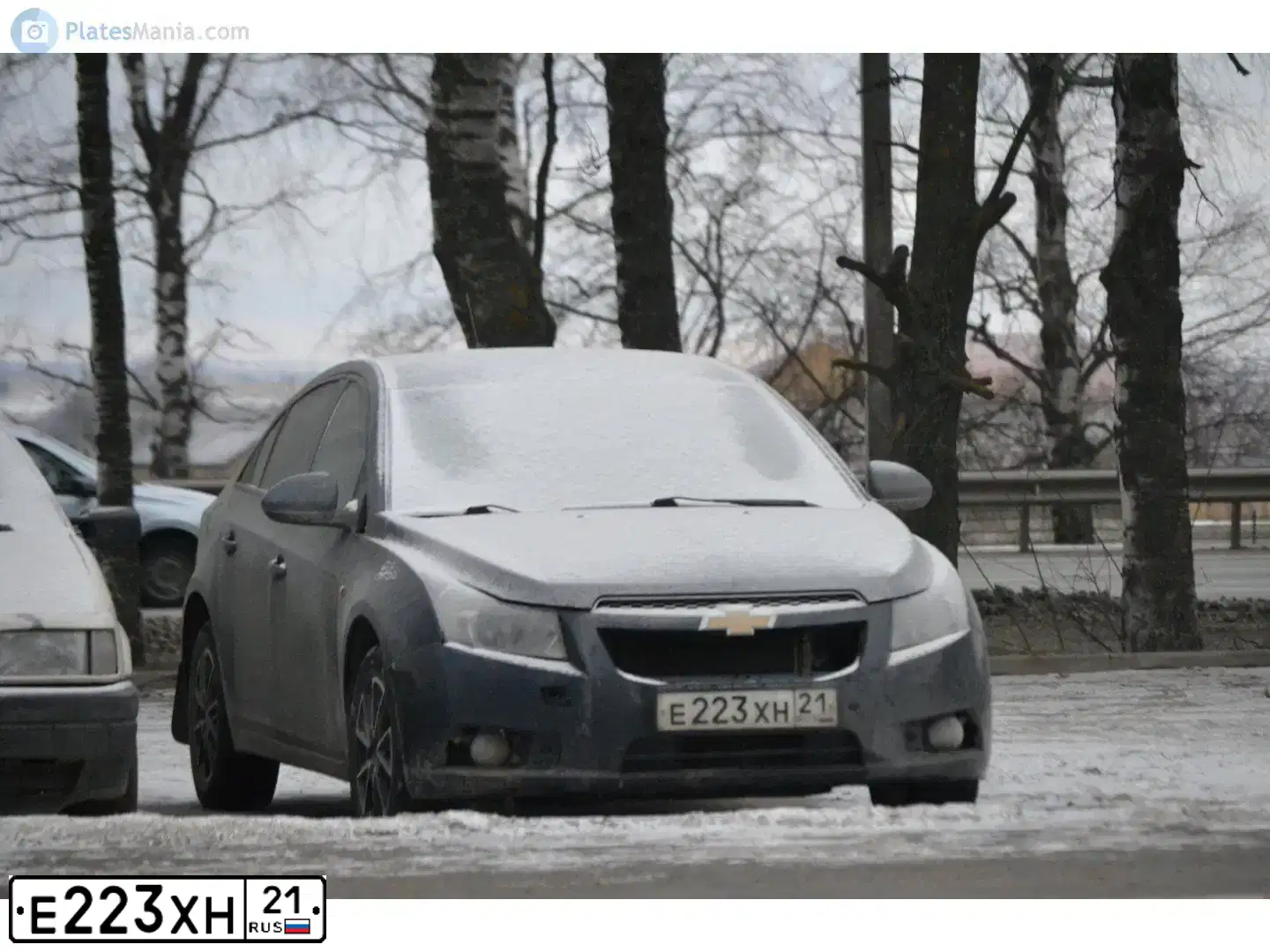 Фото автомобиля CHEVROLET CRUZE, 2011 — госномер Е223ХН21. Цвет: СИНИЙ МЕТАЛЛИК
