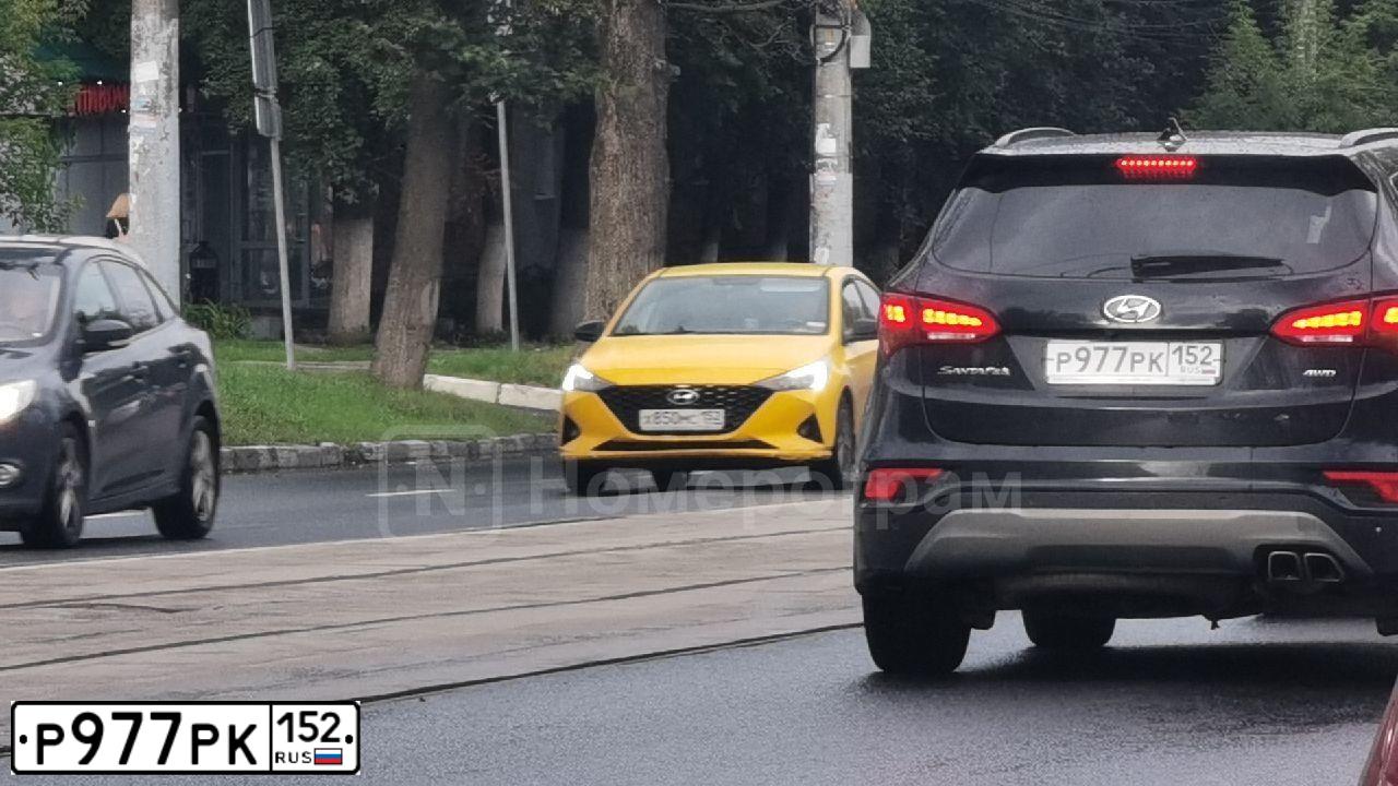 Фото автомобиля HYUNDAI SANTA FE, 2018 — госномер Р977РК152. Цвет: ЧЕРНЫЙ