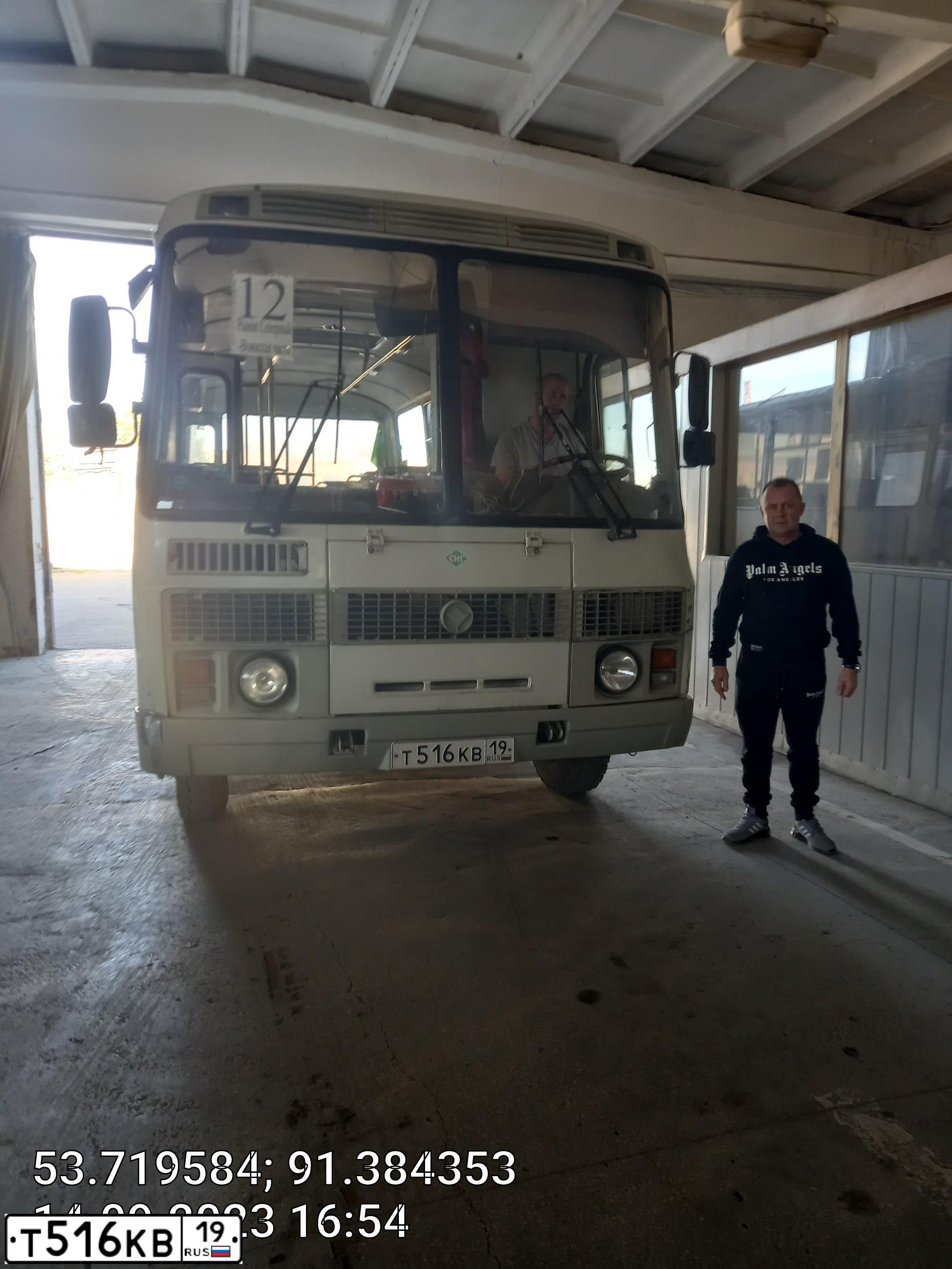Фото автомобиля PAZ 3205, 2014 — госномер Т516КВ19. Цвет: Белый