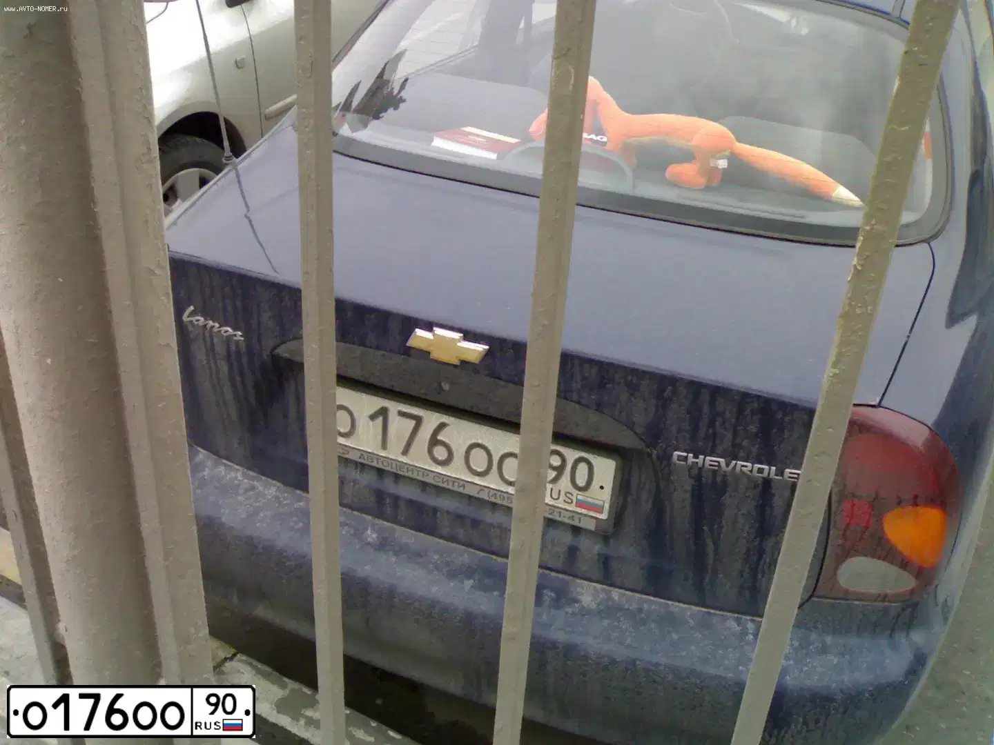 Фото автомобиля CHEVROLET SUBURBAN, 2000 — госномер О176ОО90. Цвет: ЧЕРНЫЙ