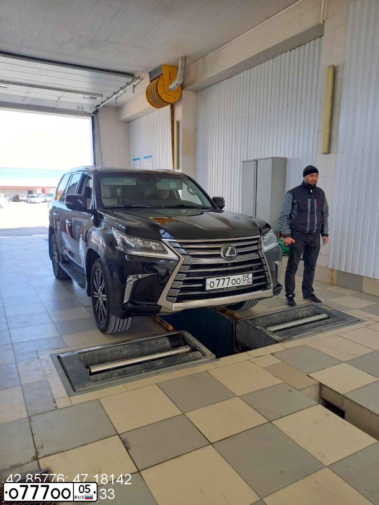 Фото автомобиля LEXUS LX, 2016 — госномер О777ОО05. Цвет: ЧЕРНЫЙ
